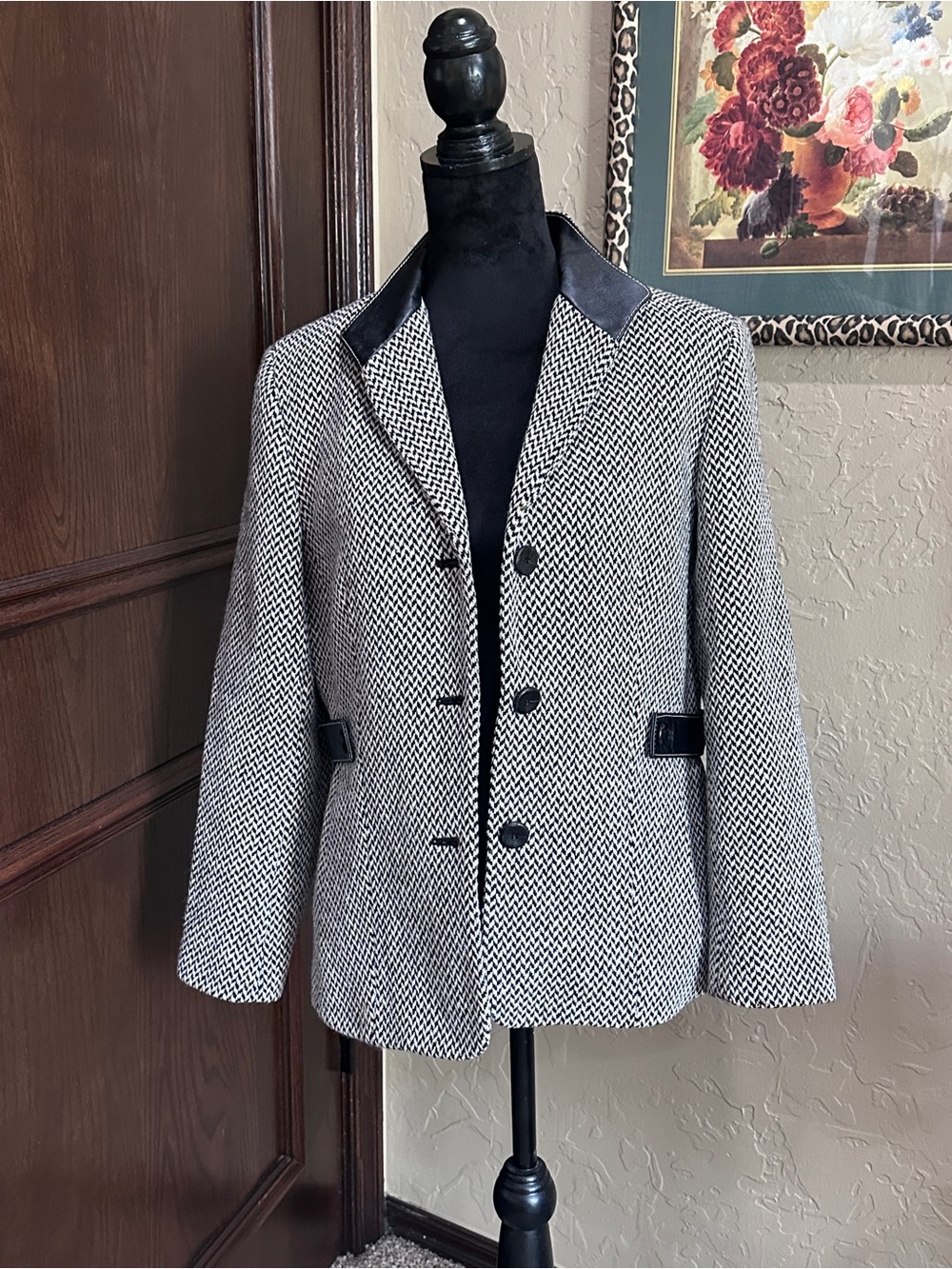 Talbots Black & White Herringbone Blazer Black Leather Details size 12